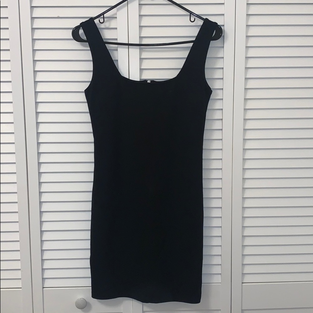 Black bodycon dress
